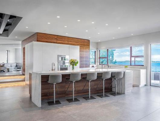 神圣设计中心设计的现代海滨厨房